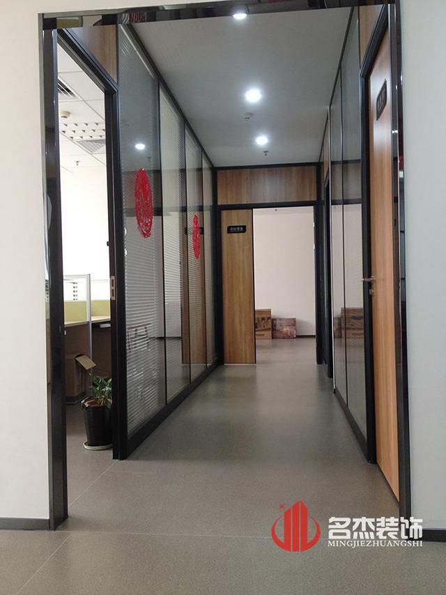 辦公室裝修設計之過道.jpg 辦公室裝修設計之過道.jpg