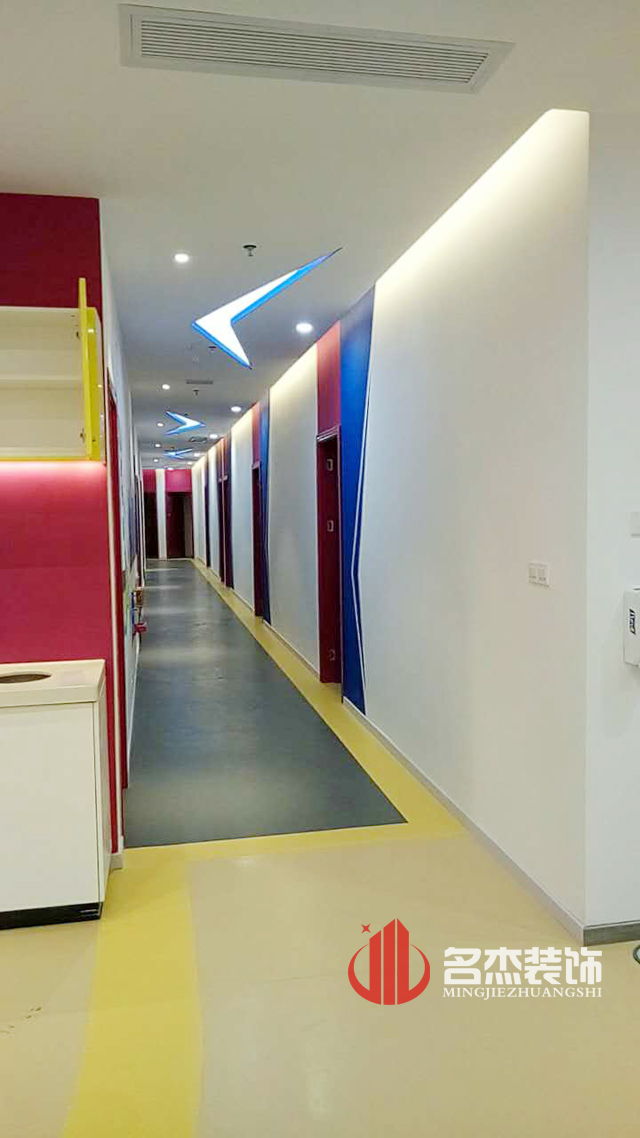 早教走廊裝修完工圖.jpg 早教走廊裝修完工圖.jpg