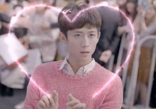 莫曉娜式比心.jpg 莫曉娜式比心.jpg