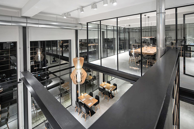 冷暖色調(diào)咖啡店設(shè)計.jpg 冷暖色調(diào)咖啡店設(shè)計.jpg