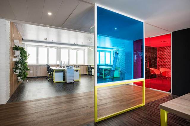 現(xiàn)代辦公室裝修案例.jpg 現(xiàn)代辦公室裝修案例.jpg