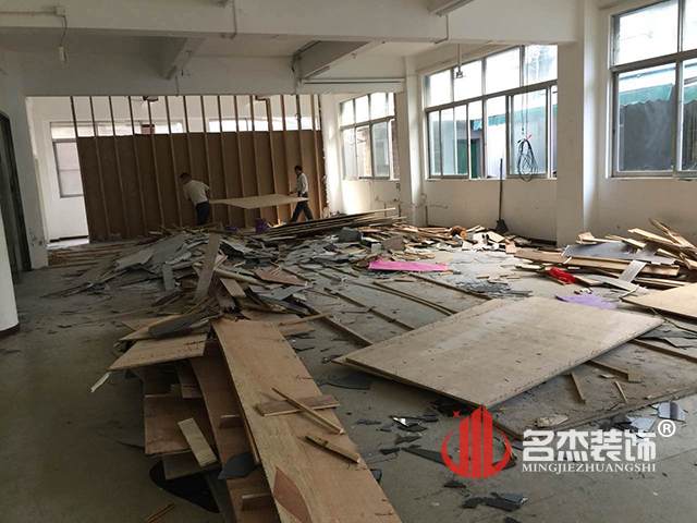 美容美發學校裝修開工照.jpg 美容美發學校裝修開工照.jpg